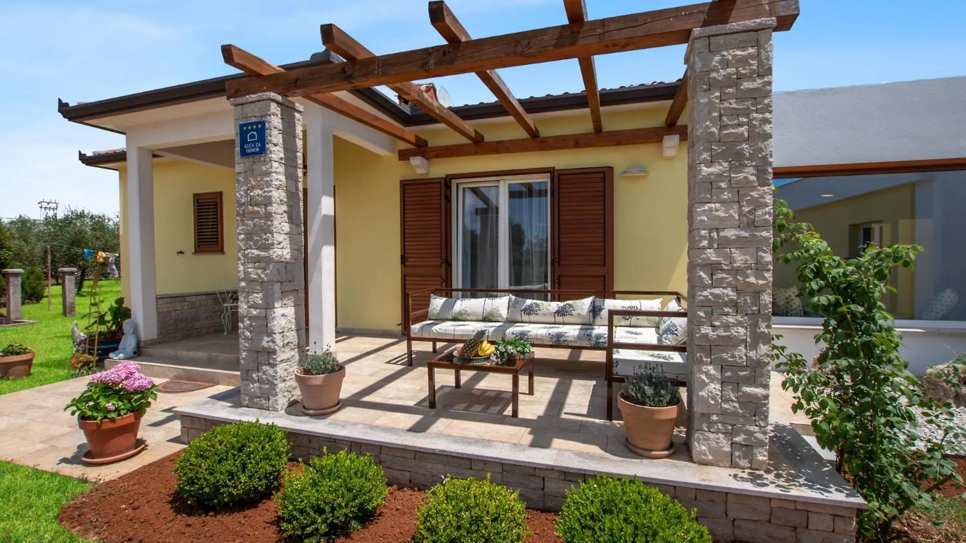 Villa Mila Kunj 0*,