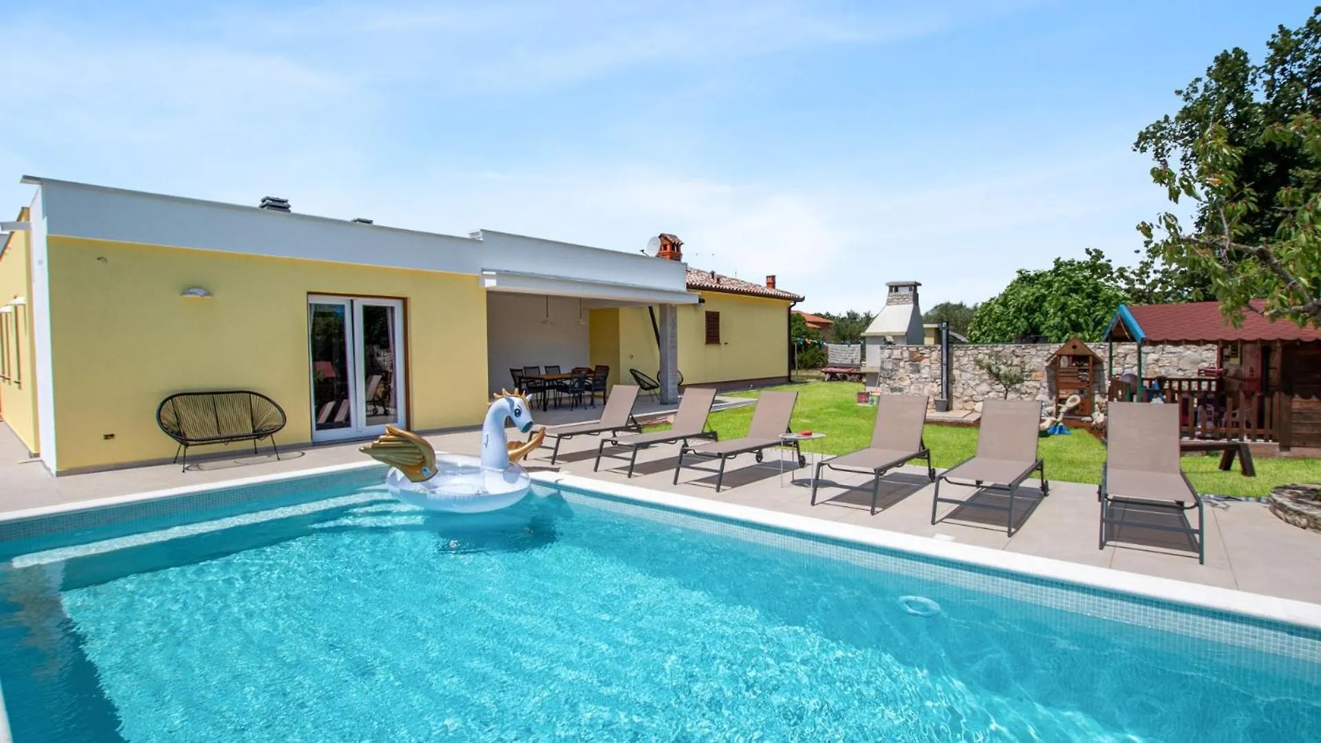 Villa Mila Kunj 0*,